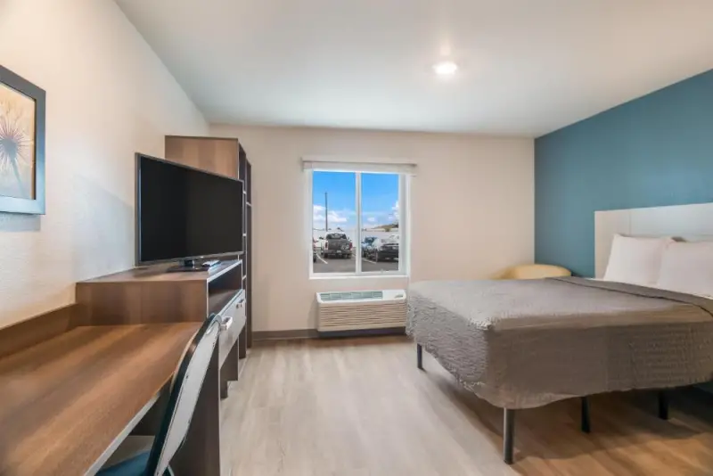 Queen Room  with Roll-In Shower - Disability Access/Non-Smoking